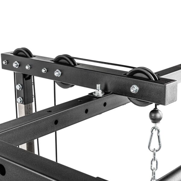 Close-up of the ATX® Lat Option 520 215cm, a black metal fitness machine component with pulleys and cables. It features adjustable slots and a chain with a weight pin, ideal for supporting weight resistance exercises.
