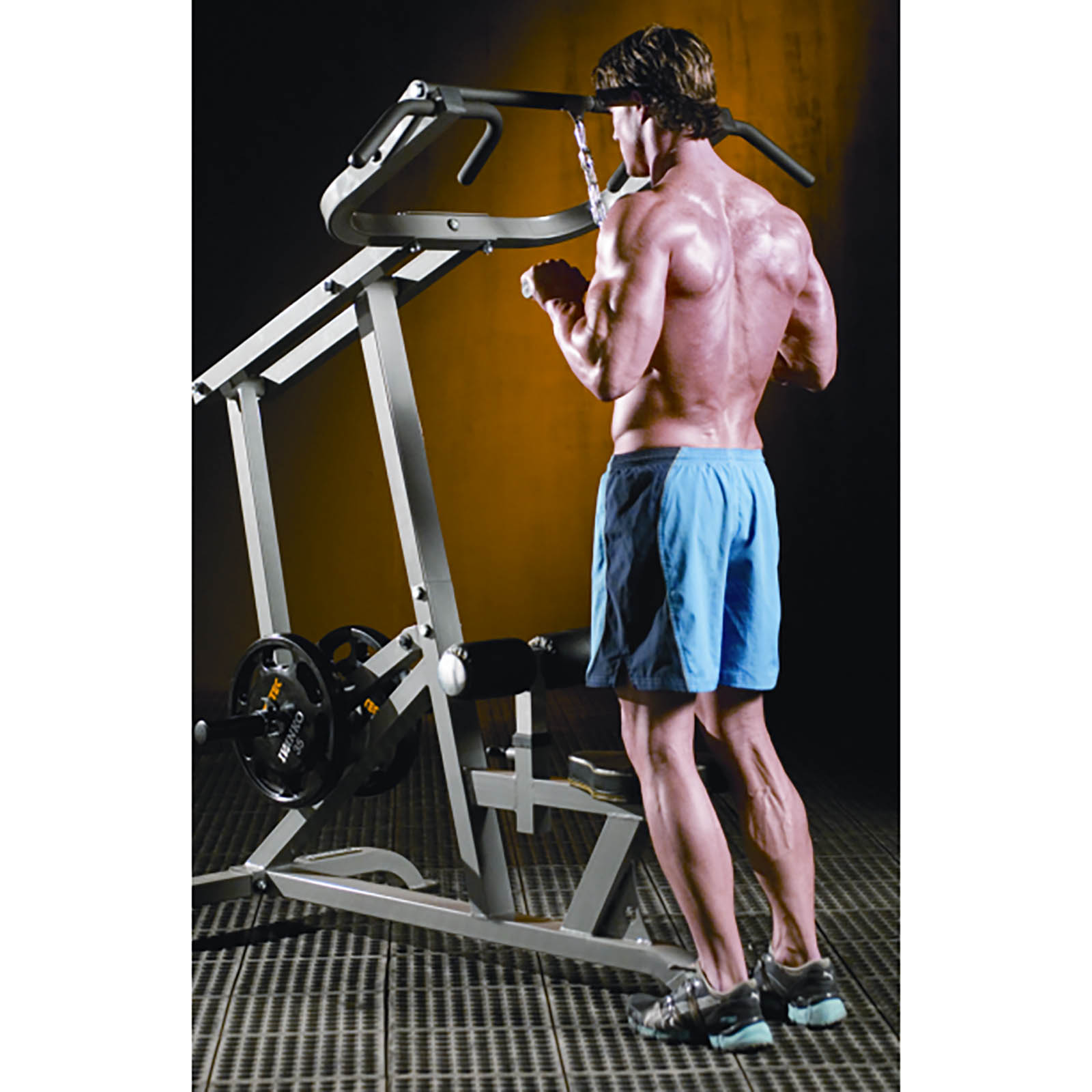 A man doing leverage tricep pushdowns