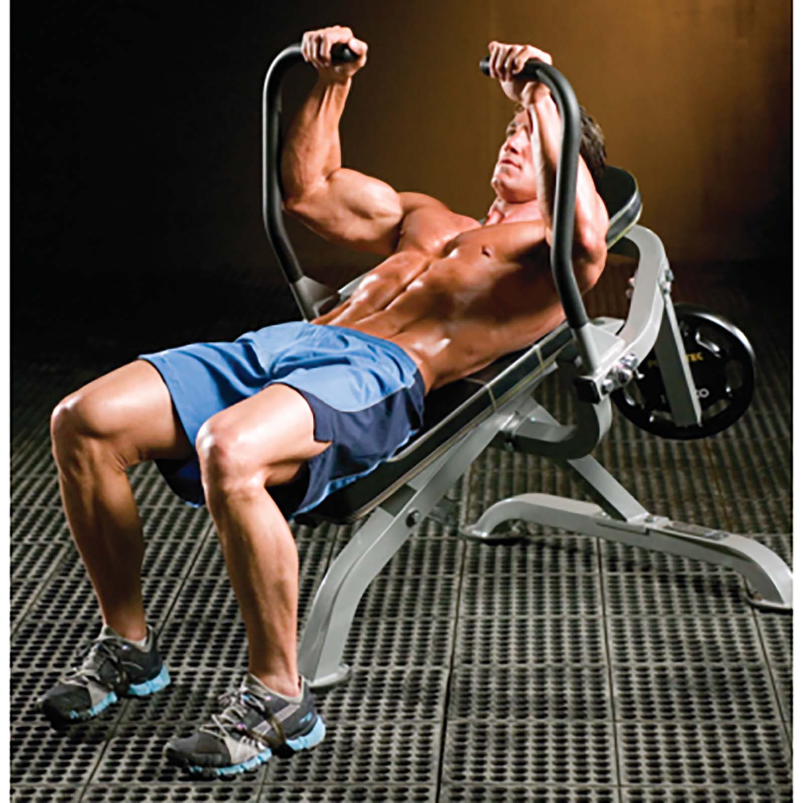 Man doing Leverage Crunches