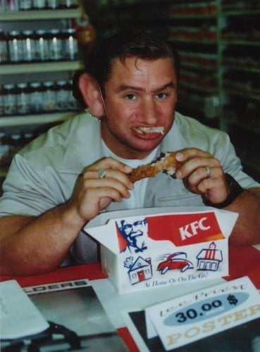 lee priest eating KFC